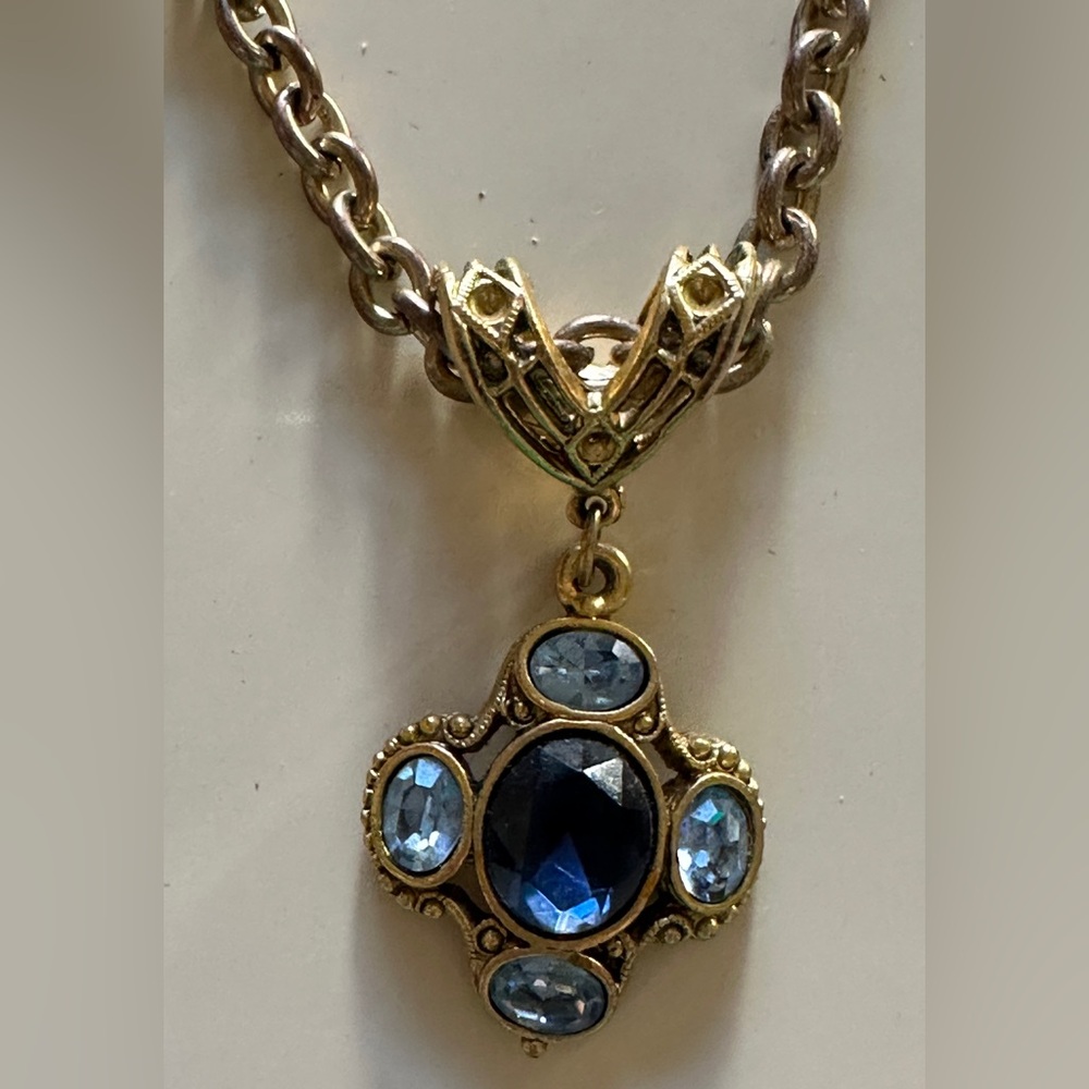 Elegant Gold and Blue Pendant Necklace
